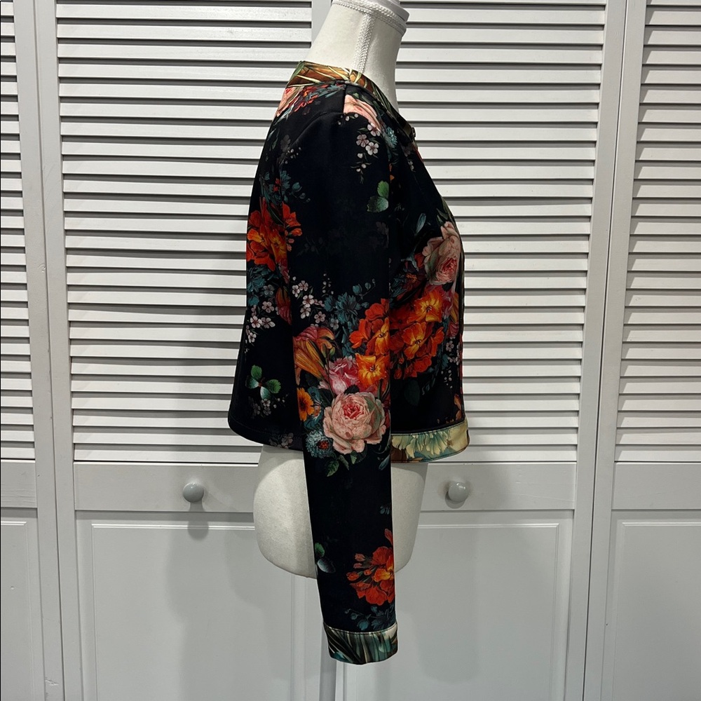 Carmin USA Beautiful Blk & White W/Multi Color Florals Scuba Jacket In Zip Front - Picture 5 of 10